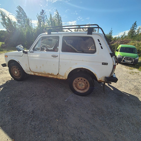 Lada Niva 2 of 15