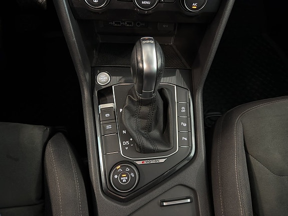 Volkswagen Tiguan 18 of 24