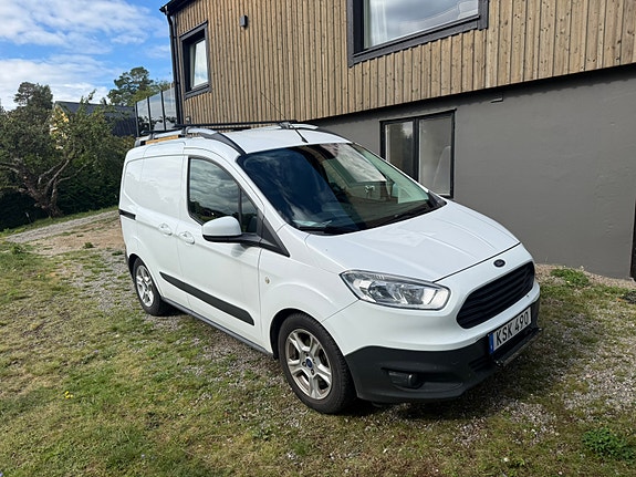 Ford Transit Courier 2 of 7