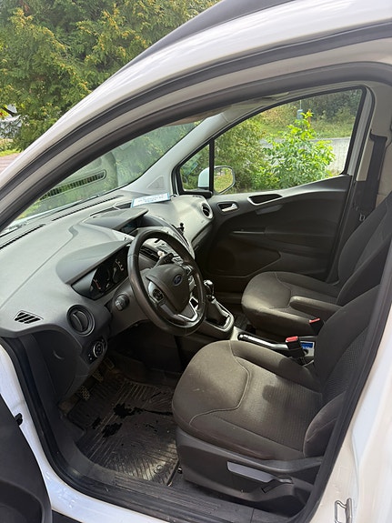 Ford Transit Courier 5 of 7
