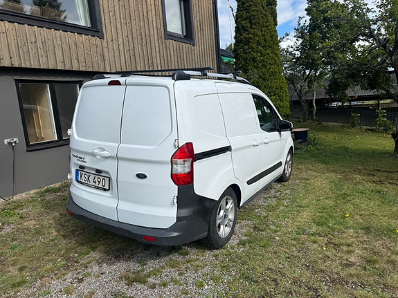 Ford Transit Courier 4 of 7