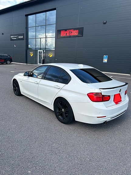 BMW 320d 3 of 10