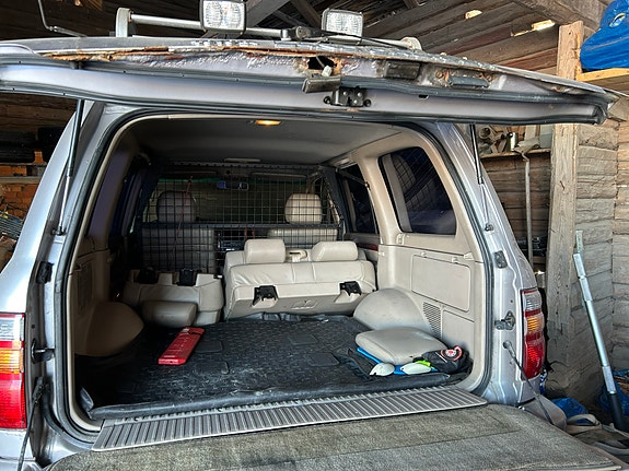 Toyota Land Cruiser 6 of 6