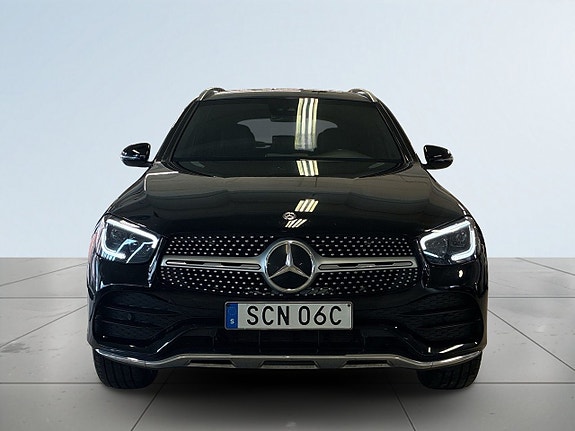 Mercedes-Benz GLC300 e 2 of 18