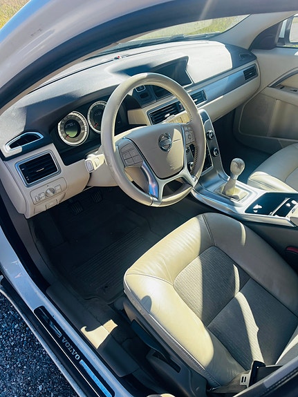 Volvo V70 5 of 16