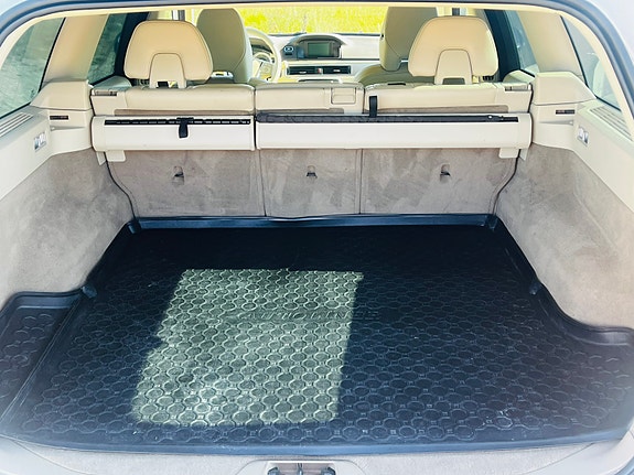 Volvo V70 7 of 16