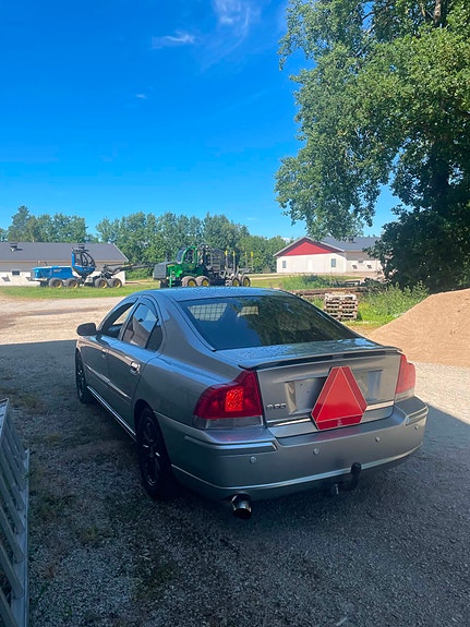 Volvo S60 2 of 3
