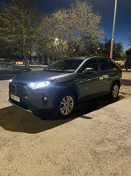 Toyota RAV4 2 of 6