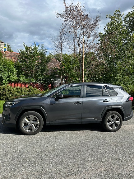 Toyota RAV4 4 of 6