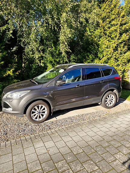 Ford Kuga 2 of 3