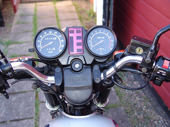 Suzuki GSX400E 3 of 5