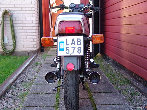 Suzuki GSX400E 2 of 5