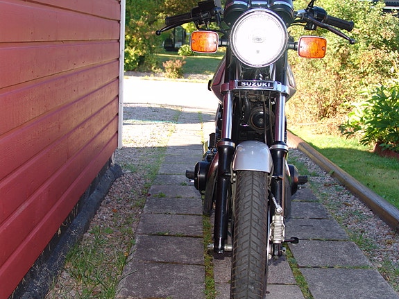 Suzuki GSX400E 4 of 5