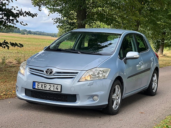 Toyota Auris 2 of 14