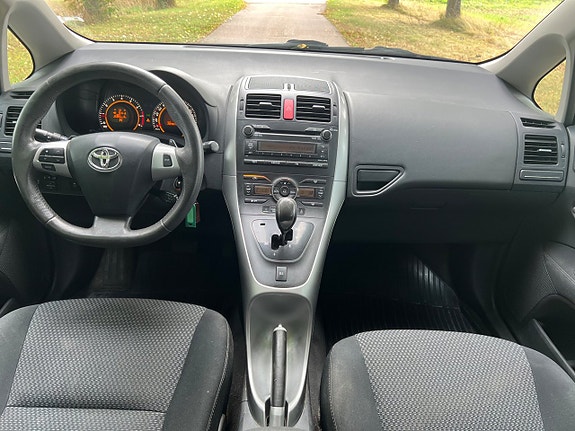 Toyota Auris 9 of 14