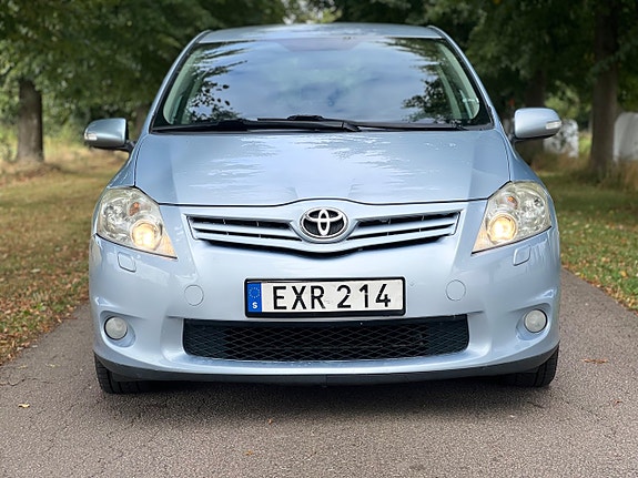 Toyota Auris 8 of 14
