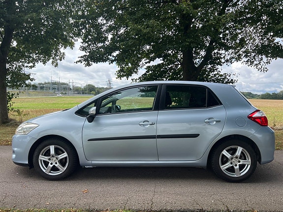 Toyota Auris 5 of 14