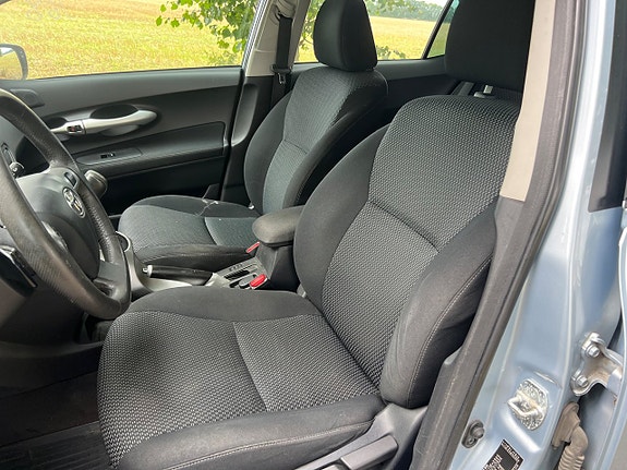Toyota Auris 10 of 14