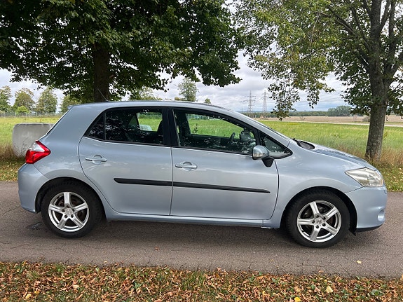 Toyota Auris 6 of 14