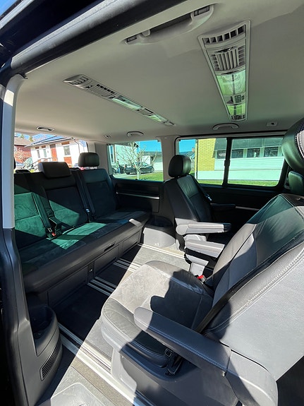 Volkswagen Multivan 8 of 9