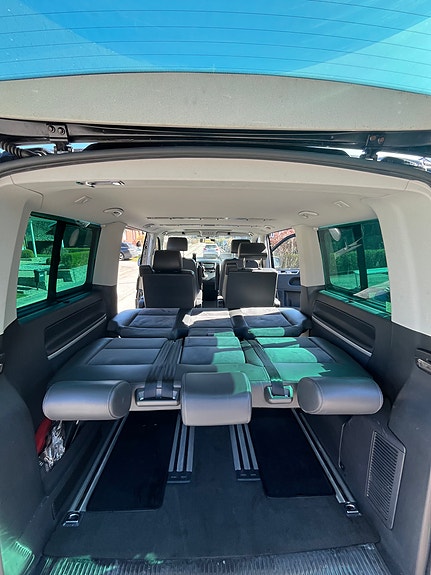 Volkswagen Multivan 7 of 9