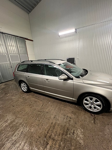Volvo V70 4 of 13