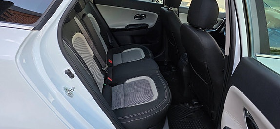Kia Ceed 10 of 17