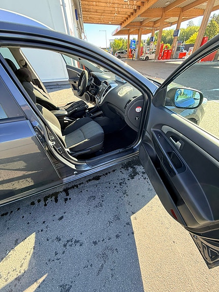 Kia Ceed 4 of 7