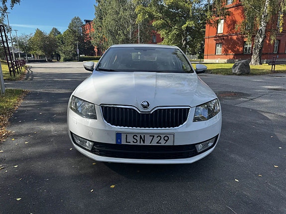 Skoda Octavia 3 of 10