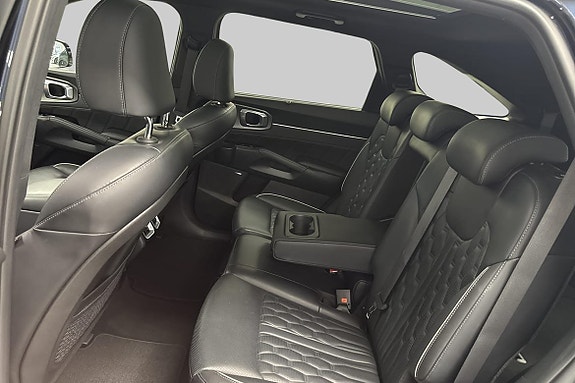 Kia Sorento 8 of 26