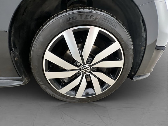Volkswagen Touran 30 of 30