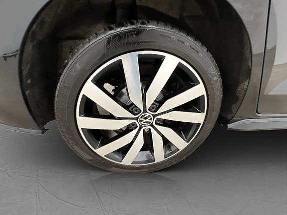 Volkswagen Touran 30 of 30