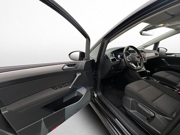 Volkswagen Touran 16 of 30