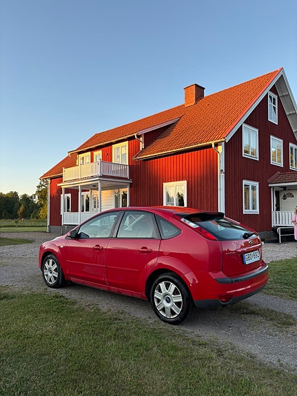 Ford Focus 2 of 9