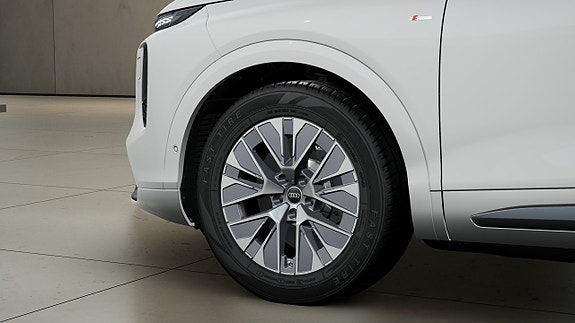 Audi Q7 4 of 11