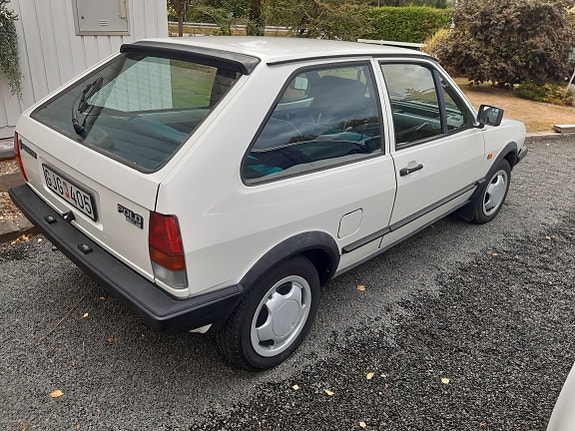 Volkswagen Polo 2 of 5