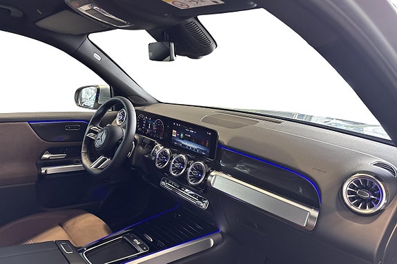Mercedes-Benz GLB220 d 8 of 15