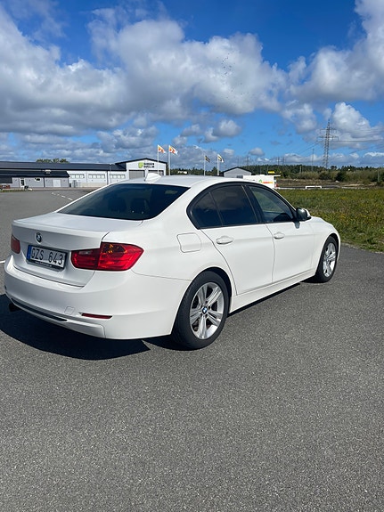 BMW 320i 7 of 13