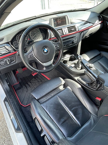 BMW 320i 9 of 13