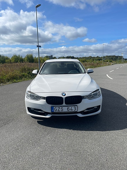 BMW 320i 3 of 13