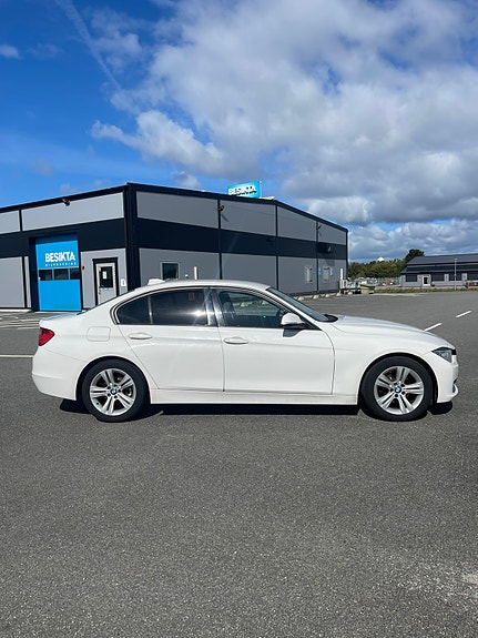 BMW 320i 5 of 13