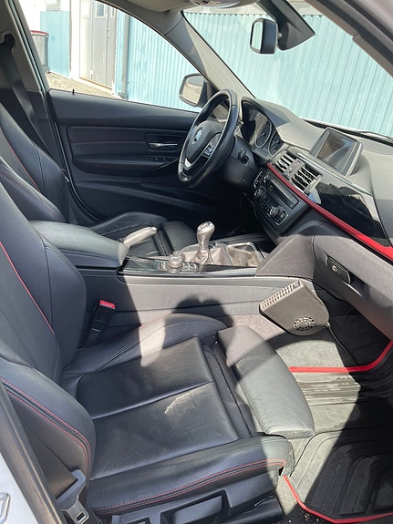 BMW 320i 10 of 13