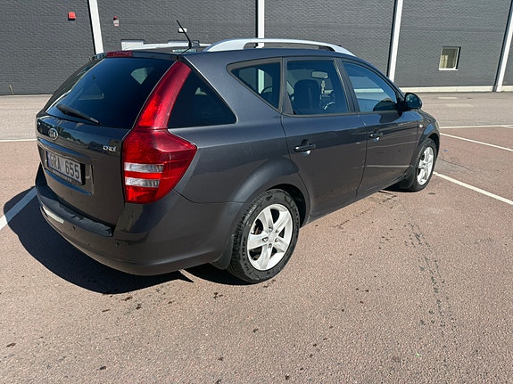 Kia Ceed 4 of 8
