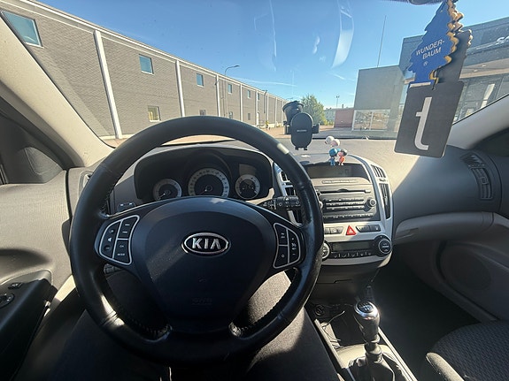 Kia Ceed 8 of 8