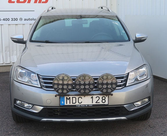 Volkswagen Passat Alltrack 2 of 27