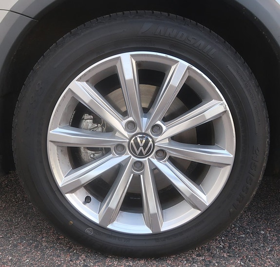 Volkswagen Passat Alltrack 20 of 27