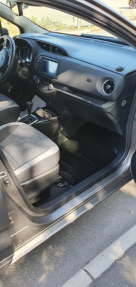 Toyota Yaris 5 of 6
