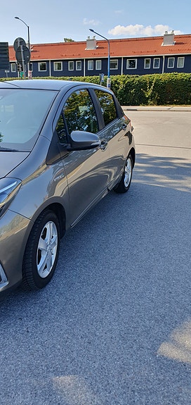 Toyota Yaris 3 of 6