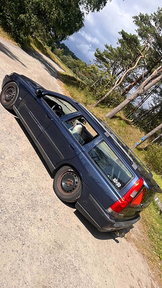 Volvo V70 3 of 6