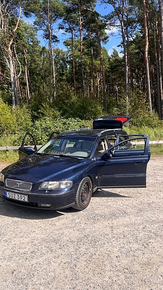 Volvo V70 2 of 6